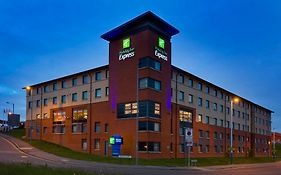 Holiday Inn Express London Luton Airport, An Ihg Hotel